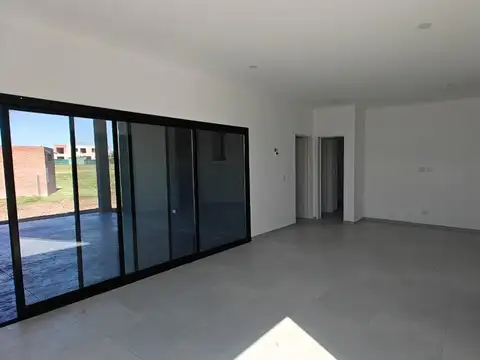 Casa 4 ambientes con 3 baños