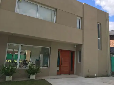 Moderna propiedad en venta en El Rocio!!!