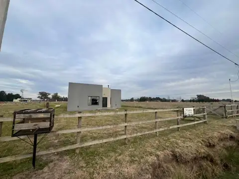 Casa 3 ambientes con 1 baño