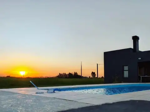 CASA DE 3 AMBIENTES - PILETA - PARRILLA - GRAN PARQUE