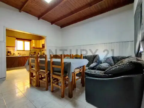 Casa 5 ambientes con 2 baños