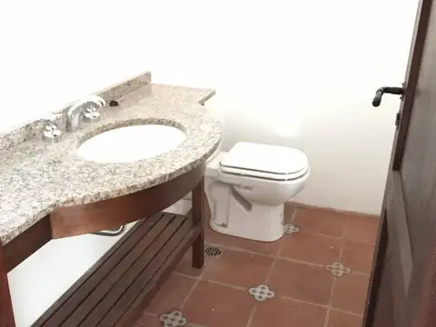 Casa 5 ambientes con 3 baños