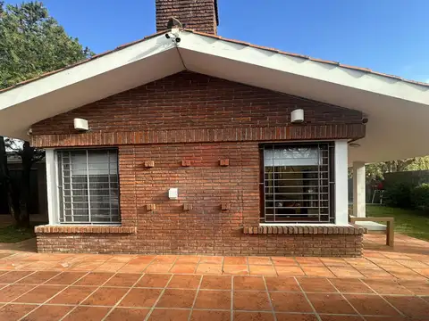 VENTA Casa de 3 dormitorios garaje y apto en Colón