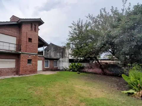Casa en Venta con 2 cocheras