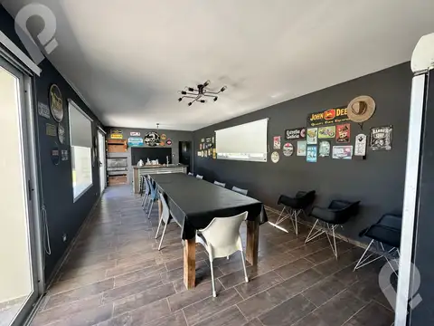 Casa 4 ambientes con 2 baños