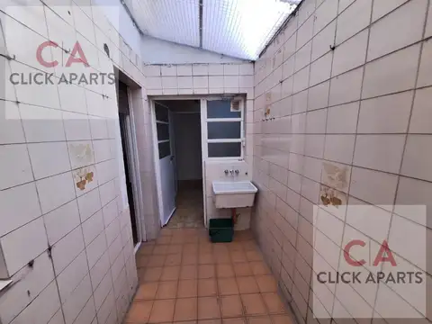 Departamento en  alquiler recien pintado y plastificado 2 ambientes con patio