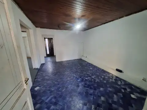 VENTA CASA 4 AMB -PATIO-JARDIN-GARAGE-MALVINAS ARG