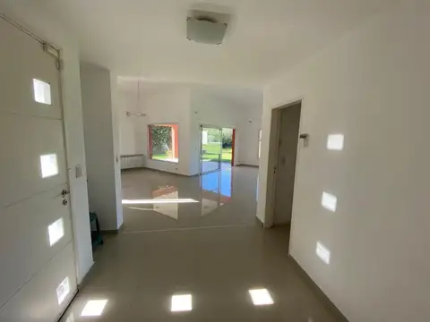Casa en Venta con 4 cocheras