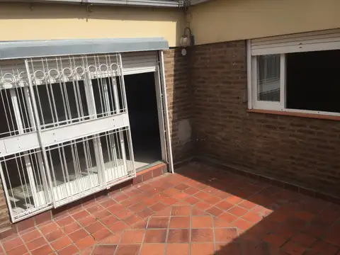 EXCELENTE DEPARTAMENTO PH DE 3 AMBIENTES RECICLADO A NUEVO.