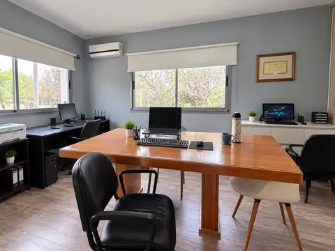 Casa 8 ambientes con 4 baños