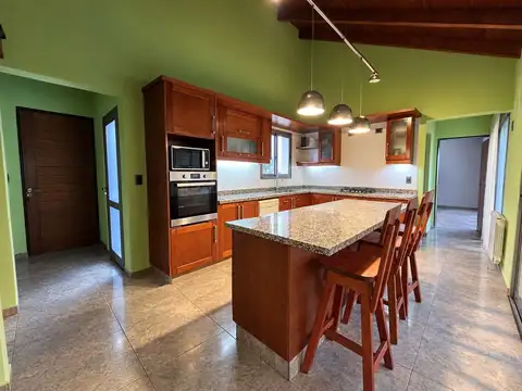 Casa en Alquiler en Santa Ana, $ 2.200.000