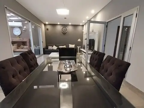 Casa 8 ambientes con 4 baños