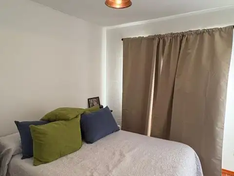 VENTA CASA DE DOS DORMITORIOS, BARRIO LOS CEREZOS