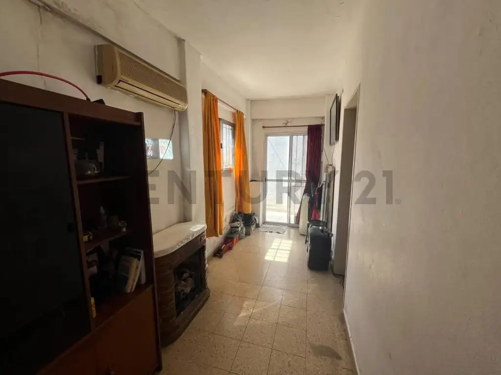 Fray Mamerto Esquiu 2400, Piso 0