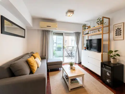 Venta - Departamento de tres dormitorios con balcón reciclado. Zona Centro, Rosario