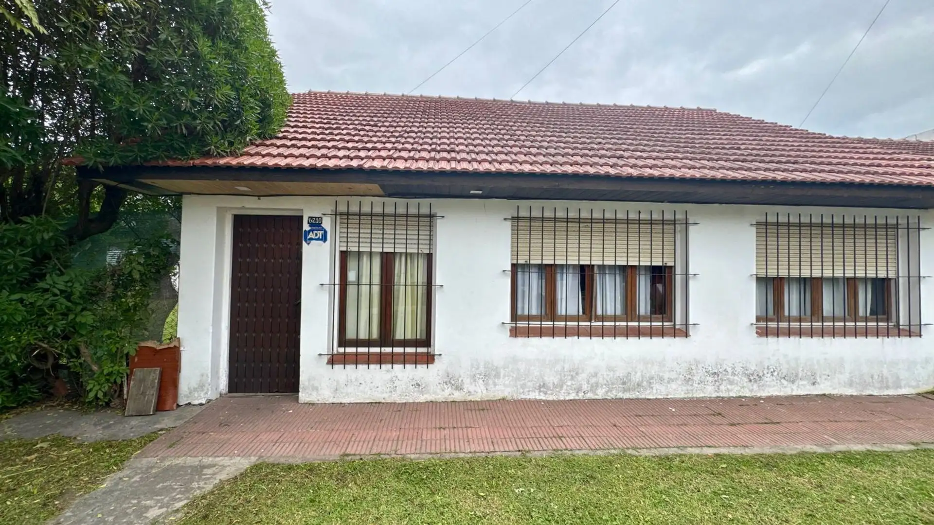 Venta casa 4 ambientes gran jardin El Progreso