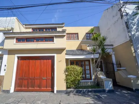 Casa Venta 4 dormitorios/ cochera/Barrio Candioti