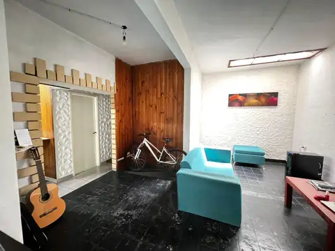 Casa de 4 ambientes con doble cochera en venta en Martinez