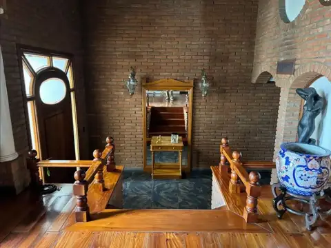 Casa 6 ambientes con 5 baños