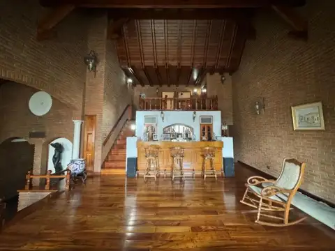 Casa en Venta con 5 cocheras