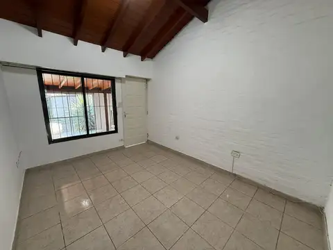 Casa en alquiler 1 dormitorio con galería y jardín – Pilar cerca de Ruta 8