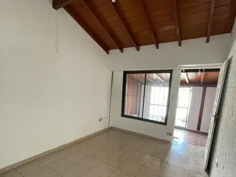 CASA | 2 AMBIENTES | JARDÍN | FUNCIONAL | INDEPENDIENTE | PILAR