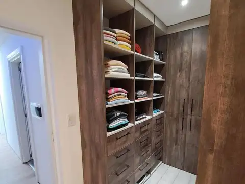 VENTA CASA MULTIFAMILIAR CON JARDIN Y PILETA