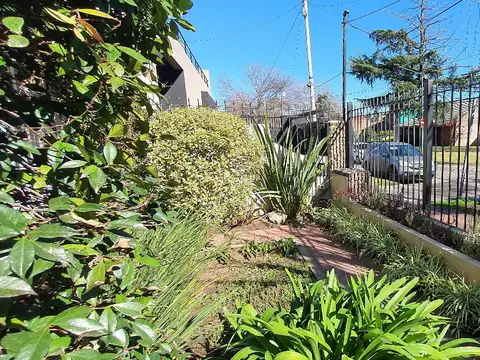 Casa en Alquiler en San Isidro Vias / Rolon, USD 2.500