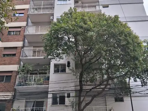 Dpto 2 amb. amplios,con balcon excelente vista