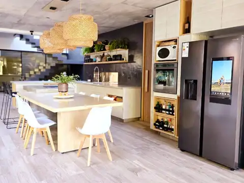 Casa 7 ambientes con 3 baños