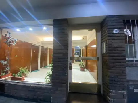 Departamento De 3 Ambientes Con Dependencia.