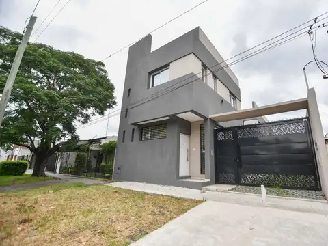 DÚPLEX VENTA LA PLATA APTO BANCO COCHERA PATIO