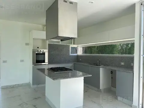 CSN. Venta casa  3 dormitorios sobre lote de 1000m2  en Área 11, San Sebastian, Escobar
