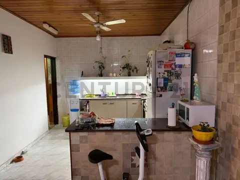 VENTA CASA 7 AMBIENTES PALOMAR 220 M2 CUBIERTOS
