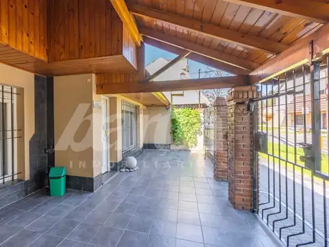 Casa en Venta en Lomas De Zamora, USD 235.000