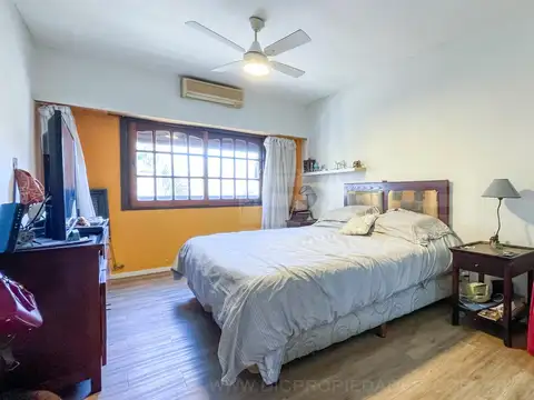 Casa 6 ambientes con 2 baños