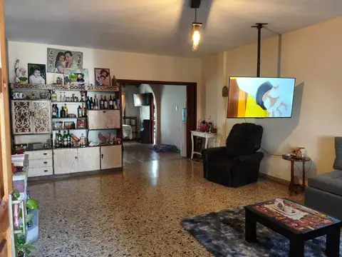 Casa en Venta con 3 cocheras