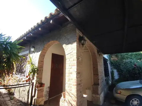 CASA 5 AMBIENTES EN VENTA ADROGUE PILETA Y PARQUE