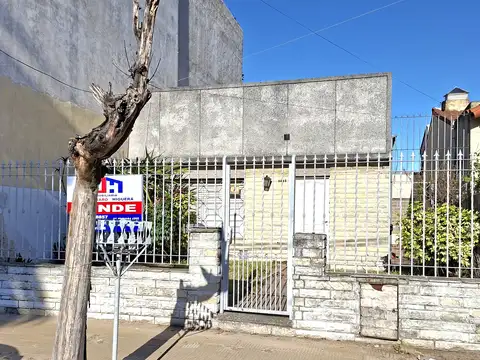 Venta casa 4 amb a metros de av.Crovara