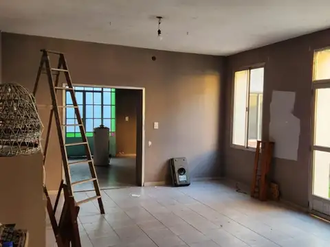 VENDO/ PERMUTO CASA CENTRICA BELGRANO Y URQUIZA