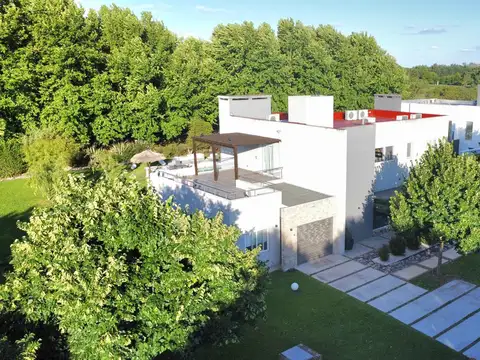 Casa en Venta con 5 cocheras