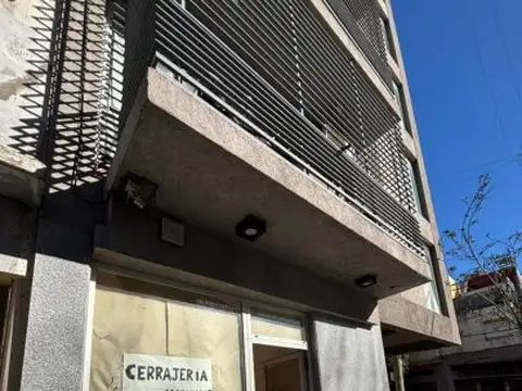 Local a La Calle Muy Luminoso a Estrenar en San Cristobal