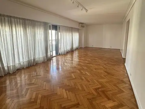 Excelente Departamento  Super Luminosocon Cochera y Baulera