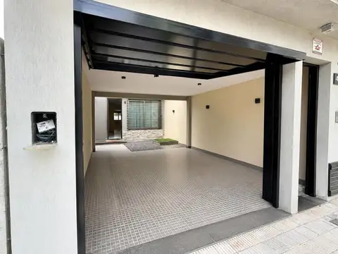 Depto Tipo Casa en Venta en Tolosa, USD 175.000