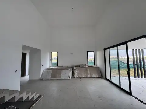 Casa en Venta con 4 cocheras