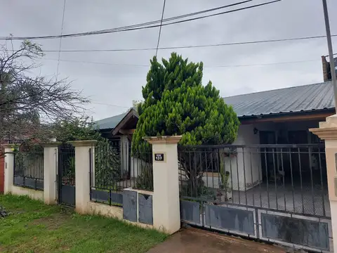 Venta de casa 4 ambientes y 2 deptos en Escobar