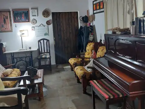 Casa 4 ambientes con 1 baño