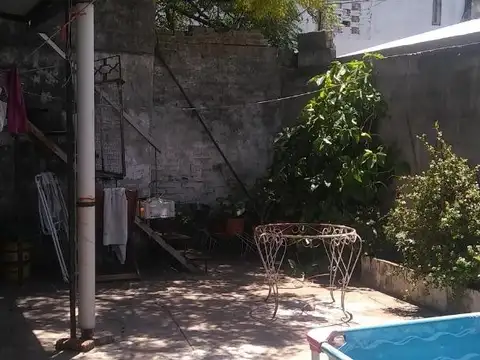Blas Aprera 1100. Casa 2 dormitorios con patio y terraza
