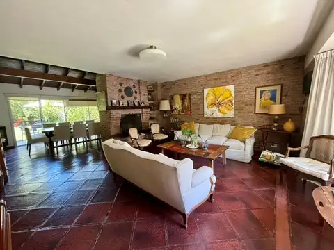 Casa en Venta con 2 cocheras