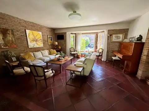 Casa 6 ambientes con 3 baños